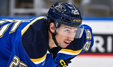 NHL Star, eski teknik direktörün eleştirel sözleri sonrasında galibiyette kendi taraftarları tarafından yuhalandıktan sonra gözyaşlarına boğuldu
