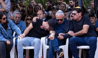 İsrail Silahlı Kuvvetleri tarafından yanlışlıkla öldürülen İsrailli rehinenin babası konuştu: 'Oğlumu iki kez öldürdünüz'