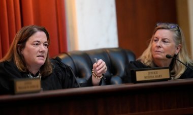 Trump'ın kararı Colorado Yüksek Mahkemesini Doğu Yakası'ndaki elit hukuk okulları ve Denver Hukuk çizgileri doğrultusunda böldü