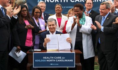 Kuzey Carolina, genişlemeden sonraki haftalarda yaklaşık 300.000 Medicaid kaydı bildirdi