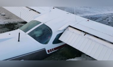 Pilot küçük uçağını Minnesota gölüne indirdi, ince buzları kırdı