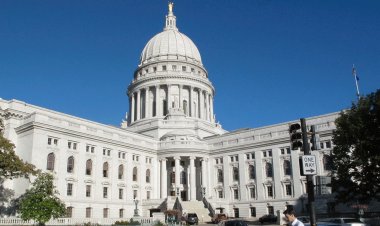 Wisconsin Yüksek Mahkemesi GOP tarafından çizilmiş yasama haritalarını attı, yeni oylama sınırları emretti
