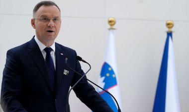 Polonya cumhurbaşkanı medyanın finansmanı ve kontrolü konusunda yeni hükümetle çatıştı
