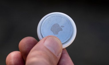 Florida ailesi, şüphelinin evine gitmek üzere Kuzey Carolina havaalanından çalınan bagajları bulmak için Apple AirTag'i kullanıyor