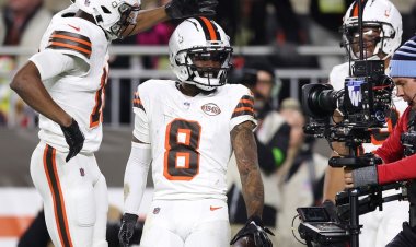 Koç, Browns'tan Elijah Moore'un korkunç beyin sarsıntısının ardından geceyi hastanede geçirdiğini söyledi