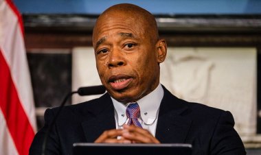 Eric Adams, Teksas'tan gelen yeni bir göçmen dalgası konusunda uyarıda bulunarak New York'un 'kırılma noktasında' olduğunu söyledi