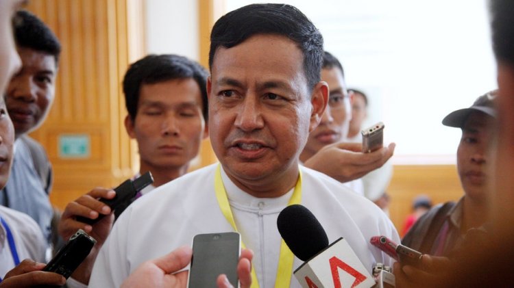 Eski Burmalı yarbay ve enformasyon bakanı, Facebook paylaşımları nedeniyle 10 yıl hapis cezasına çarptırıldı