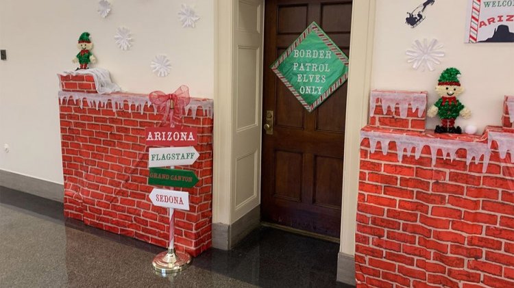 Dem çalışanları Cumhuriyetçi Eli Crane'in sınır duvarı temalı Noel dekorasyonlarına karşı çıkıyor: 'Berbat bir tat'