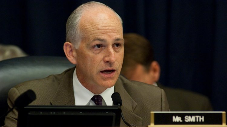 Washington eyaleti Demokrat Temsilcisi Adam Smith, ateşkes aktivistlerinin eve zarar verdiğini söyledi