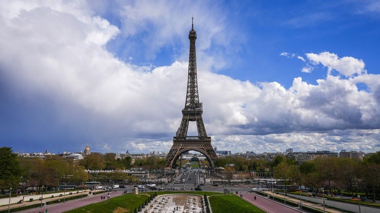 Paris'te turisti öldüren saldırının şüphelisinin 'Allahu Ekber' diye bağırdığı bildirildi