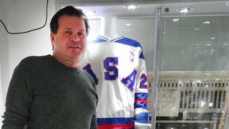 ABD'li hokey yıldızı Mike Eruzione, günümüz Amerikan sporlarındaki vatanseverliği tartışıyor