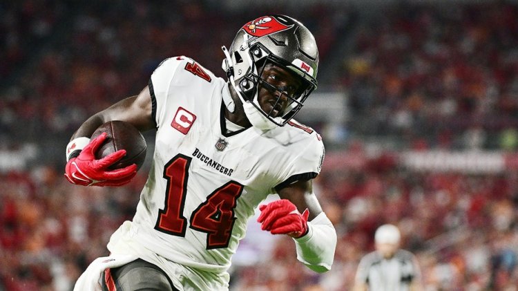 Buccaneers, NFC Güney'de yükselmek için bölümdeki rakibi Panthers'ı devirdi