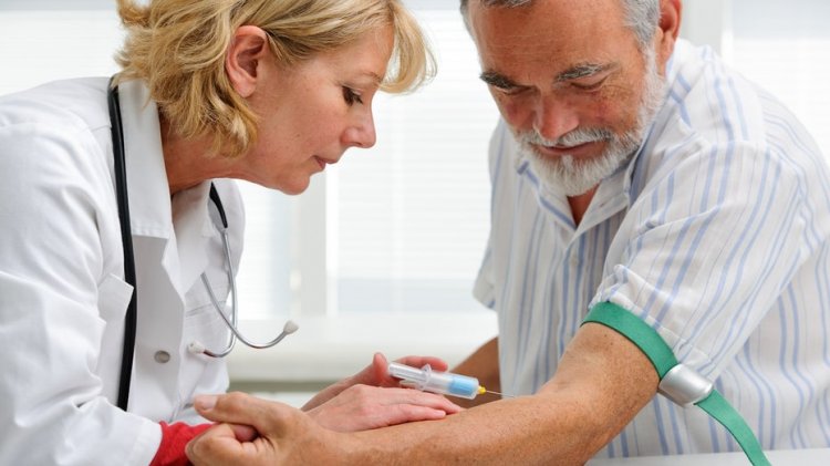Araştırmacılar, Alzheimer kan testinin 2024 başlarında piyasaya çıkabileceğini söylüyor