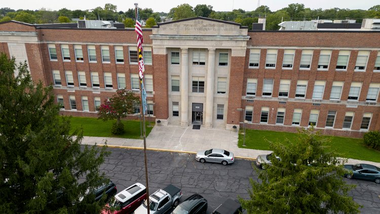 Maryland'deki okullar, öğrencilerin kelepçelenip acil servise gönderilmesinin ardından inceleme altına alındı