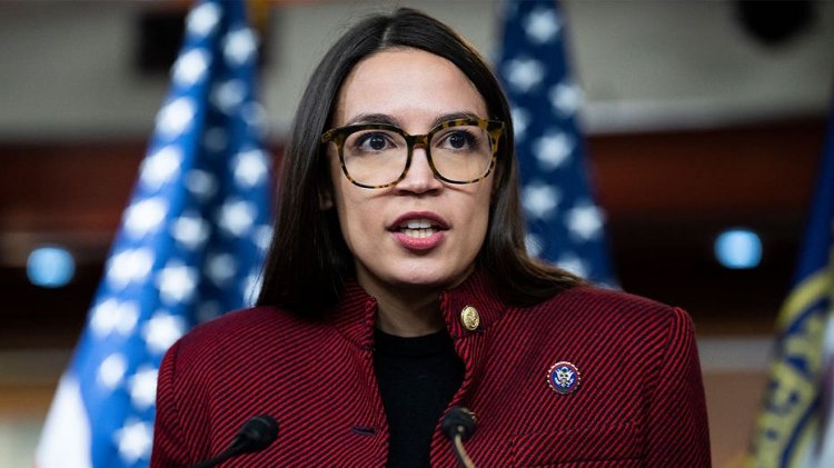 AOC, biyolojik erkeklerin kadın sporlarından men edilmesi durumunda kadınların 'genital muayenelerle' karşılaşacağını iddia ediyor