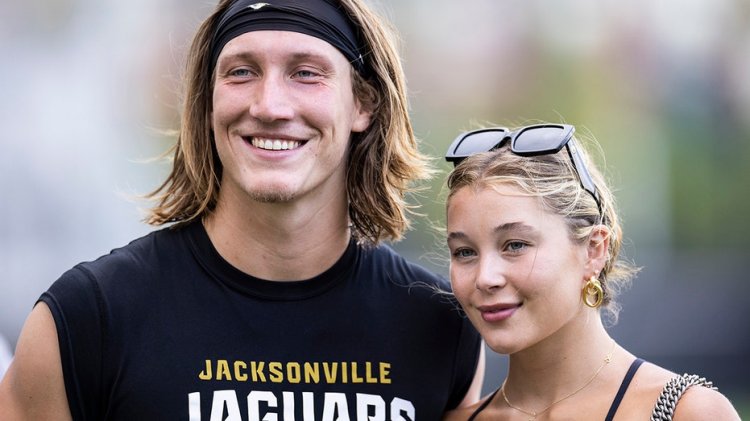Trevor Lawrence'ın eşi Marissa, QB'nin ayak bileği sakatlığının ardından hayranlarından nazik mesajlar paylaşıyor