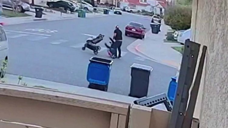 Rahatsız edici video, Kaliforniya'da bebek arabasını iten adamın rastgele bir saldırıda enayi yumrukla vurulduğu şok edici anı gösteriyor