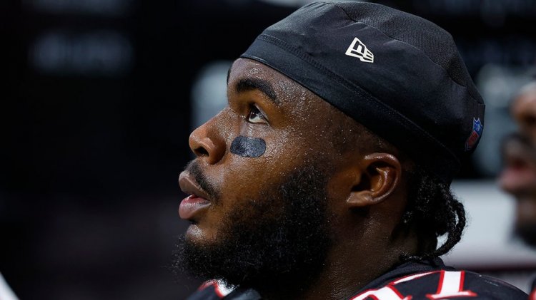 NFL yıldızı Grady Jarrett tatil topluluğunun geri dönüşü için yardım eli uzatıyor, Trevor Lawrence'ın sakatlığından bahsediyor