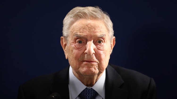 Soros'un kar amacı gütmeyen kuruluşu, daha önce Teksas'taki ölümcül silahlı saldırılarda suçlanan şüpheliyi kurtaran gruba 1 milyon doların üzerinde bağışta bulundu