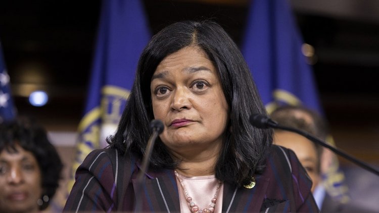 Jayapal ve tartışmalı İsrail pozisyonlarına sahip diğer Demokratlar, diğer Demokratlara kampanya parası yağdırıyor