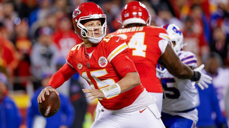 Chiefs, Bills'e yenilirken öfkeli Patrick Mahomes kenarda çılgına dönüyor