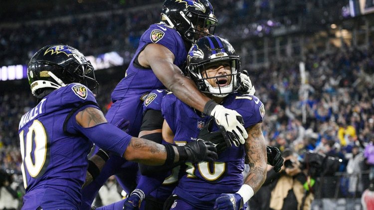 Ravens'den Tylan Wallace, inanılmaz oyun kazandıran degaj dönüşü tank avcısı için birkaç mücadeleyi kırdı