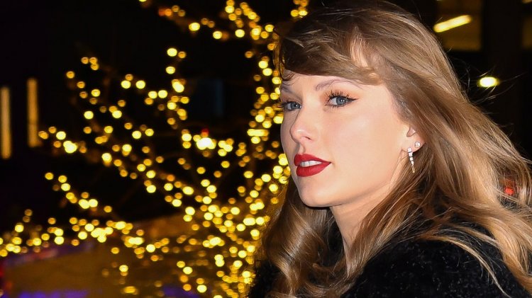 Taylor Swift, Chiefs maçı öncesinde Bills oyuncularına bakıyor