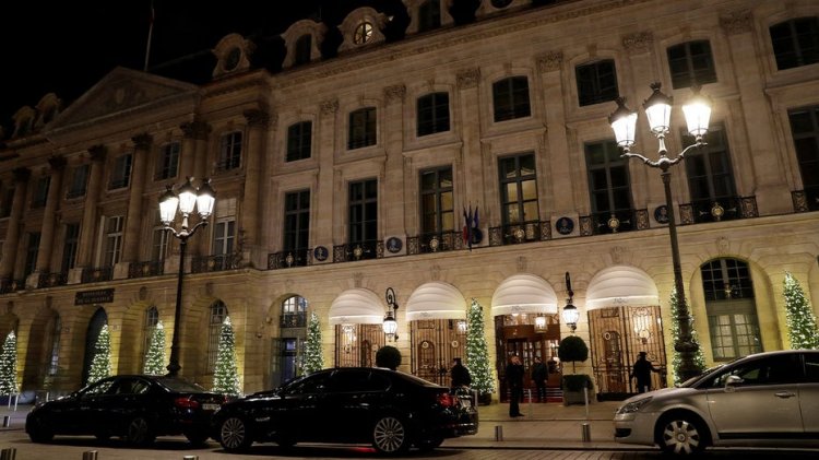 Paris'in lüks Ritz oteli, konuklarının 800 bin dolar değerindeki kayıp yüzüğünü elektrikli süpürge torbasında buldu