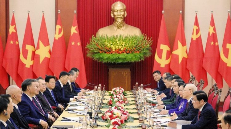 Çin ittifak için liderlik peşinde koşarken Xi Jinping Vietnam'a geldi