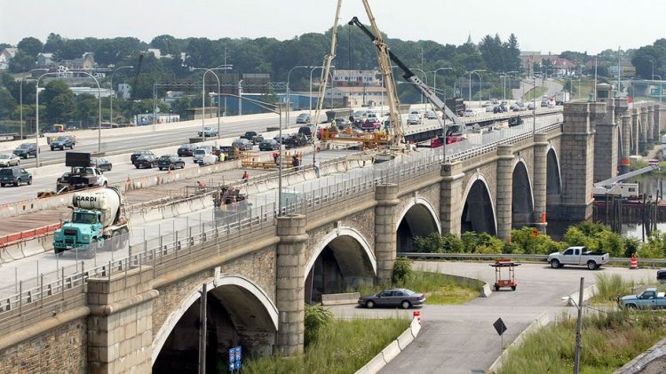 Meşgul Rhode Island köprüsü 'kritik arıza' tespit edildikten sonra kapatıldı, aylarca yeniden açılmayabilir