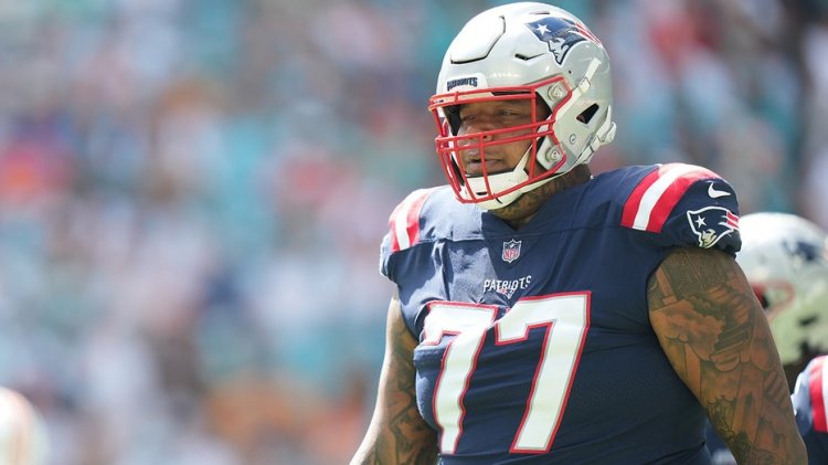 Patriots'tan Trent Brown, Malik Cunningham'ı tebrik ederken takıma saldırıyor gibi görünüyor