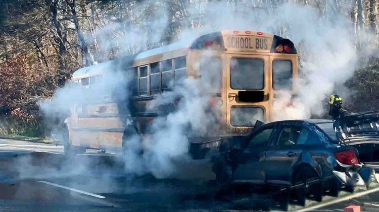 23 öğrenciyi taşıyan Maryland okul otobüsü, DC çevre yolunda iki aracın çarpışmasının ardından alev aldı