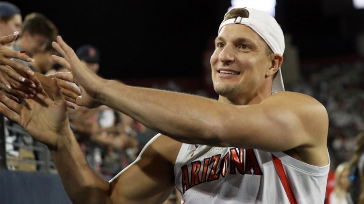 Rob Gronkowski yaklaşan bowling maçında milli marşı söyleyecek