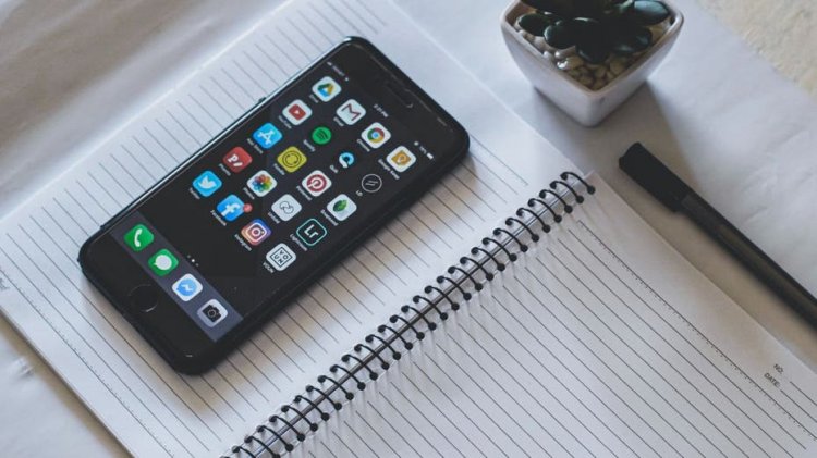 En büyük teknoloji şirketlerinden 2'si hükümetlerin akıllı telefonunuz üzerinde casusluk yapmasına nasıl gizlice yardım ediyor?