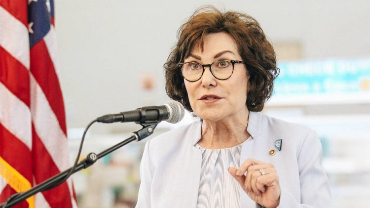 Demokrat senatör, üniversite liderlerinin Yahudi öğrencileri koruma konusundaki 'başarısızlığını' eleştiriyor ve Biden yöneticisinden inceleme yapmasını istiyor