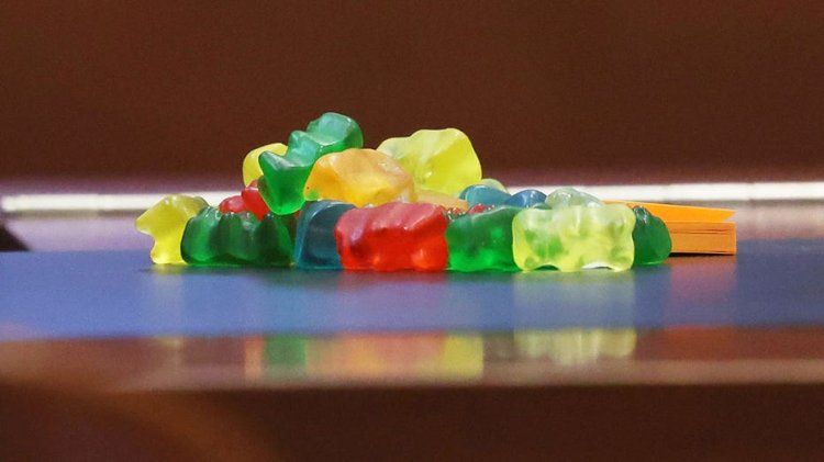 Teksas'ta ortaokul öğrencileri bilinmeyen madde içeren şeker yedikleri için hastaneye kaldırıldı