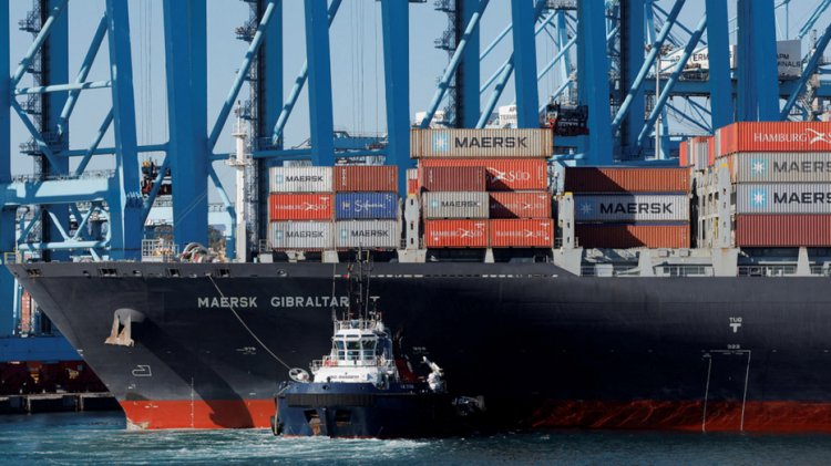 Maersk, Kızıldeniz girişindeki konteyner gemisinin füzeyle hedef alındığını söyledi