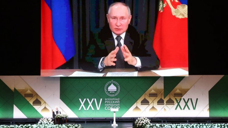 Putin, din ve devlet ayrımı olmaksızın aziz statüsünü ulusa yaymak için Rus kilisesini kullanıyor