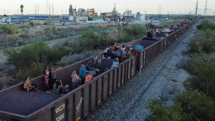 ABD Gümrüğü Pazartesi gününden itibaren Teksas'a uluslararası geçişlerdeki demiryolu operasyonlarını askıya alacak