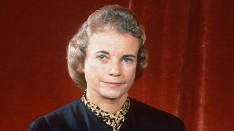 Eski Yargıç Sandra Day O'Connor Yüksek Mahkeme'de huzur içinde yatıyor