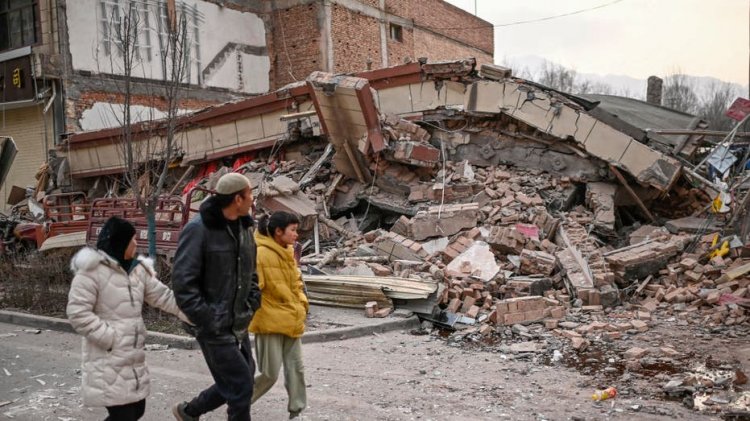 Çin'de yaklaşık on yılın en ölümcül depreminde 100'den fazla kişi öldü, çok daha fazlası da yaralandı