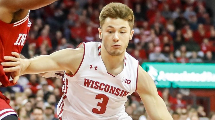 Eski Wisconsin basketbol oyuncusu Walt McGrory, kemik kanseriyle mücadeleden sonra 24 yaşında öldü