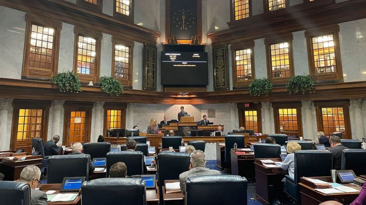 Indiana, Medicaid harcamalarının ilk tahminleri yaklaşık 1 milyar dolar aşması nedeniyle bütçe zorluklarıyla boğuşuyor