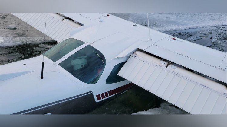 Pilot küçük uçağını Minnesota gölüne indirdi, ince buzları kırdı