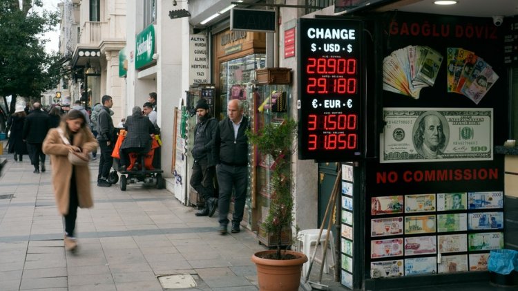 Türkiye enflasyonu düşürmek için kilit faiz oranını artırdı