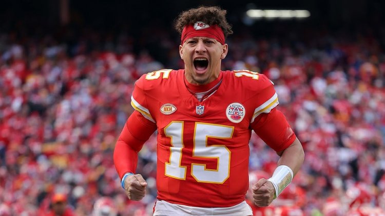 Chiefs'ten Patrick Mahomes, AFC West karşılaşması öncesinde olumlu bir yaklaşım sergiliyor: 'Panik yapamazsınız'