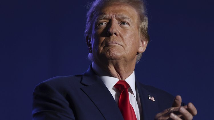 Michigan Yüksek Mahkemesi, Trump'ın oy pusulasından çıkarılması girişimini reddetti