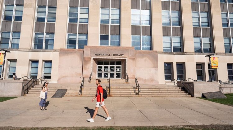 Wisconsin Üniversitesi Rektörü, okulun 'ciddi itibar kaybına' neden olduğu gerekçesiyle kovuldu