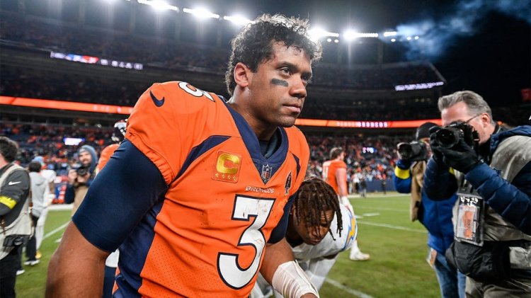 Broncos'lu Russell Wilson, takımın kendisini veda haftasında yedek kulübesinde kalması konusunda uyardığını ve kontratını değiştirmesini istediğini söyledi