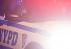 New York'ta yılbaşı kutlaması sırasında otomobilin sivillerin ve polislerin üzerine dalması sonucu 9 kişi yaralandı